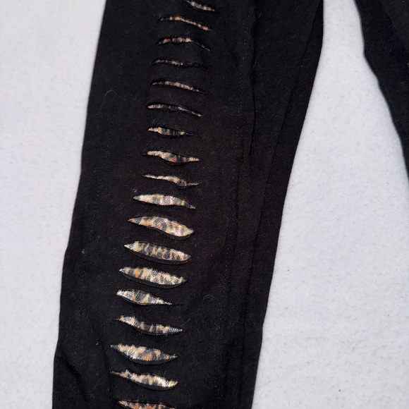 Random Hearts shredded black legging - Picture 2 of 5